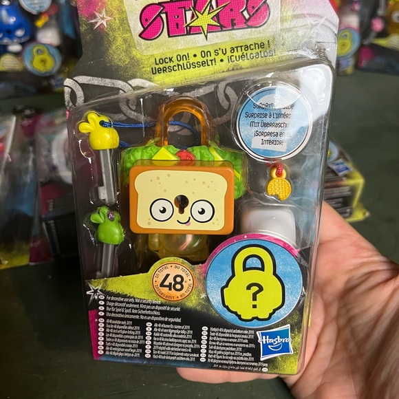 BIG LOT OF 17 LOCK STARS TOY - Picture 4 of 16